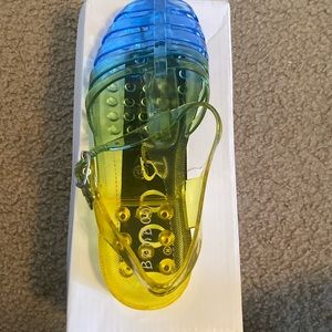 Woman’s jelly sandals size 6 new